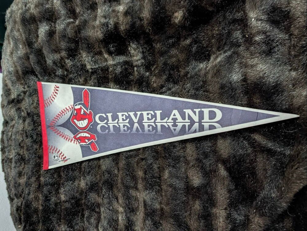 Vintage 1995 MLB Baseball Cleveland Indians Felt Baseball Licensed Red Pennant